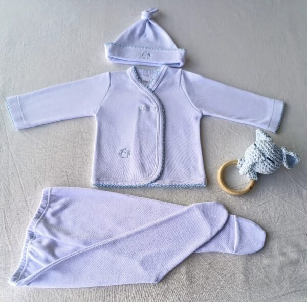 Set de Recibimiento RN 0 a 3 Meses. 3 Piezas. Picots blancos, celestes y rosados. Sonajero Amigurumi - Imagen 2