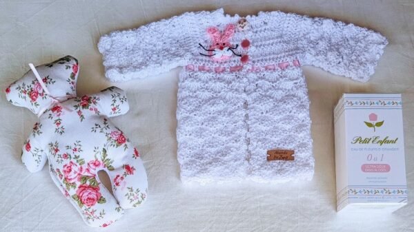 Saquito tejido a Crochet Prematuros. Modelo Exclusivo e Irrepetible. 0 a 3 Meses. Muñeco de Apego. Agua de Azahar «Petit Enfant»