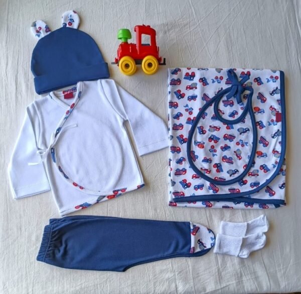 Conjunto de Recibimiento RN 0 a 3 Meses. 6 Piezas Estampado "Autitos Felices"