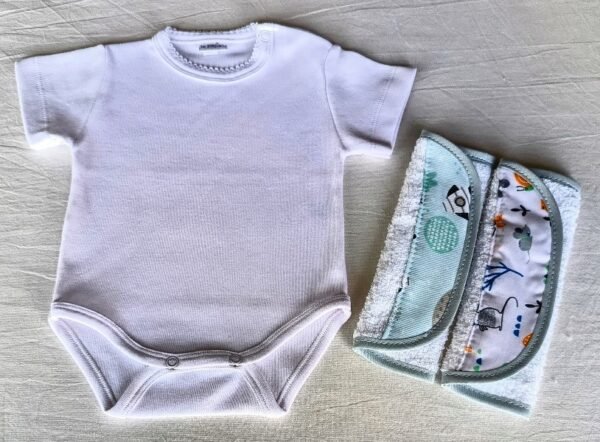 Body RN 0 a 3 Meses Blanco Línea "Mimando un Nuevo Corazón" Mangas Cortas, Picots Dos Babitas