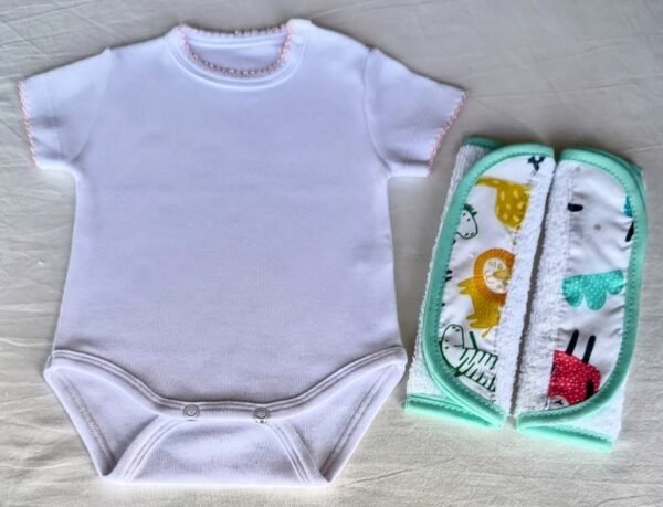 Body RN 0 a 3 Meses Blanco Línea "Mimando un Nuevo Corazón" Mangas Cortas, Picots Dos Babitas - Imagen 3
