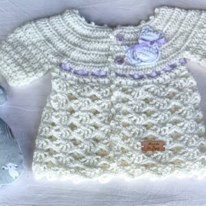 Saquito Tejido a Crochet. Modelo Exclusivo e Irrepetible. 0 a 3 Meses. Muñeco de Apego. Agua de Azahar «Petit Enfant»