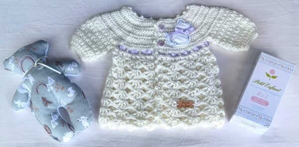 Saquito Tejido a Crochet. Modelo Exclusivo e Irrepetible. 0 a 3 Meses. Muñeco de Apego. Agua de Azahar «Petit Enfant»