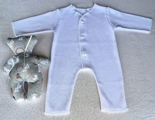 Prematuros - Set de Recibimiento Línea "Pequeños Gladiadores". Enteritos Blancos con Botones.  Muñeco de Apego