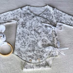 Body RN, 0 a 3 Meses, Mangas largas. Estampados. Lazos. Sonajero Amigurumi con Patitas