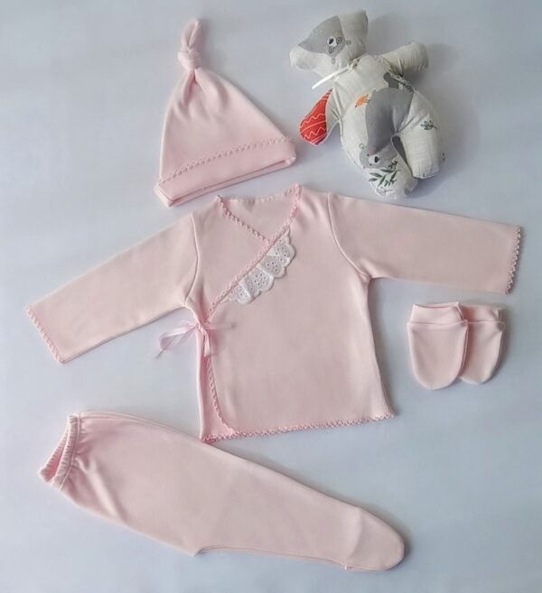 Set de Recibimiento RN 0 a 3 Meses. Conjunto 4 Piezas. Color Rosa. Con Broderie