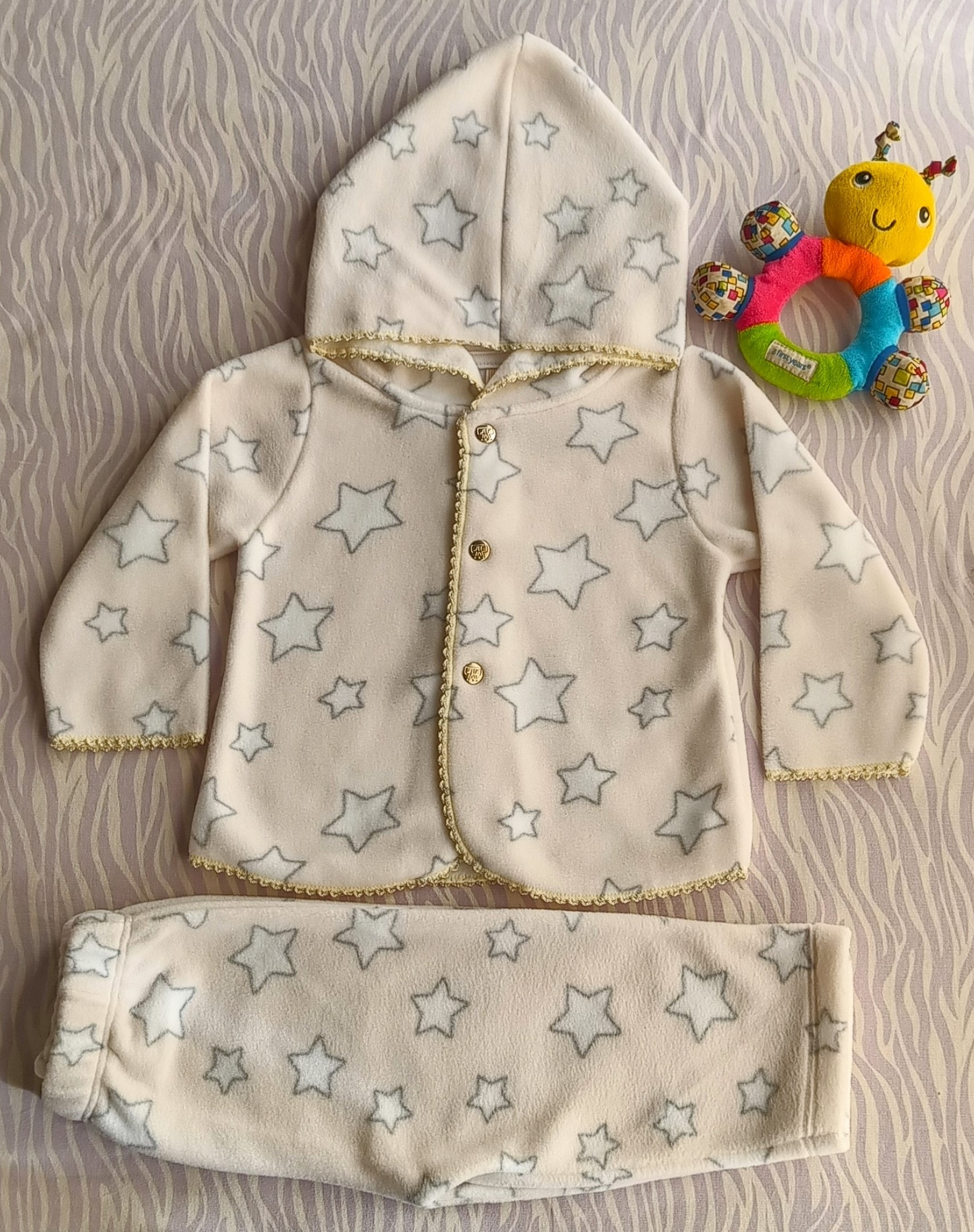 Conjuntos Estampados 2 a 3 Meses. 2 Piezas. Polar Soft. Saquito con Capucha - Imagen 2