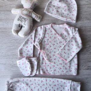Conjunto de Recibimiento RN 0 a 3 Meses. 4 Piezas. Estampado. Lazo. Muñeco de Apego