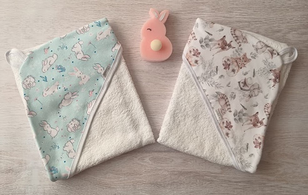 Toallones con capucha estampada